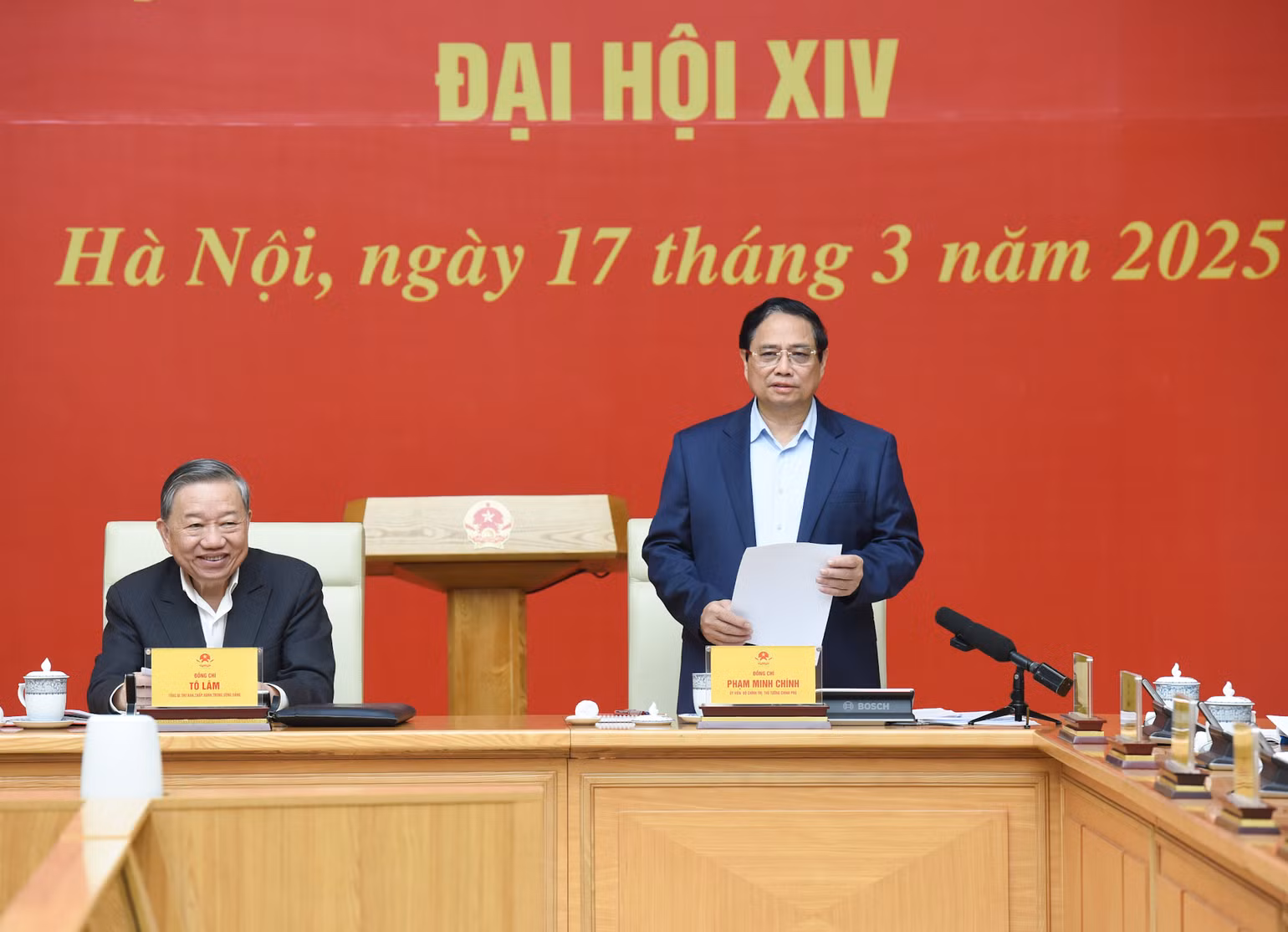 Thủ tướng Phạm Minh Chính, Trưởng Tiểu ban Kinh tế-Xã hội Đại hội XIV của Đảng báo cáo dự thảo nội dung trình Đại hội XIV.