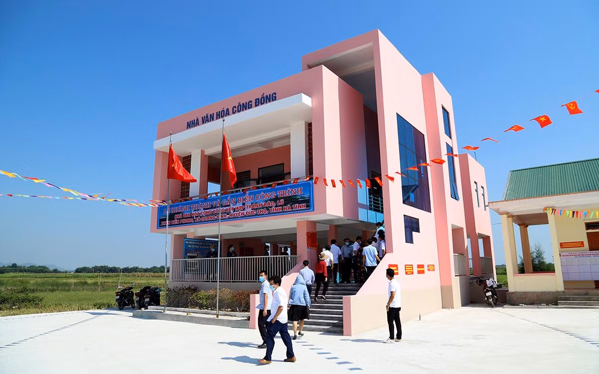 Nhà văn hóa cộng đồng kết hợp tránh lũ ở huyện Ðức Thọ. Nhà văn hóa cộng đồng kết hợp tránh lũ ở huyện Ðức Thọ.