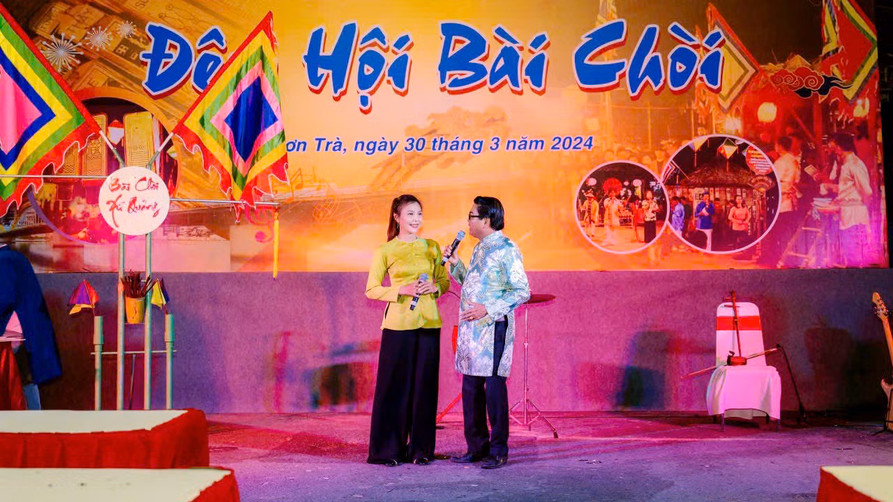 Bài chòi Trung Bộ được UNESCO công nhận là Di sản văn hóa phi vật thể đại diện của nhân loại. (Ảnh PHÚ TÂN) Bài chòi Trung Bộ được UNESCO công nhận là Di sản văn hóa phi vật thể đại diện của nhân loại. (Ảnh PHÚ TÂN)