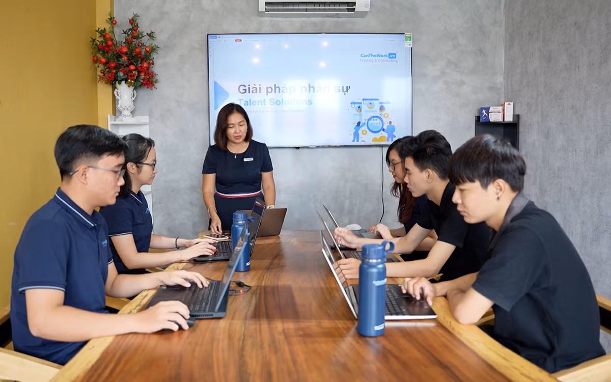 Ðào tạo nghiệp vụ tại Công ty cung ứng giải pháp nhân sự Canthoworks. Ðào tạo nghiệp vụ tại Công ty cung ứng giải pháp nhân sự Canthoworks.