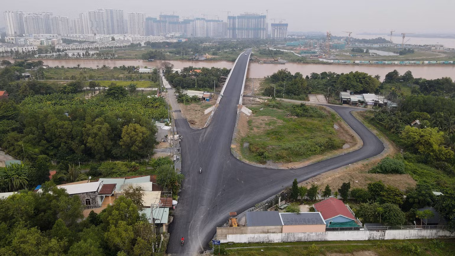 Tháng 3/2017, dự án được khởi công và dự kiến sẽ hoàn thành sau 2 năm xây dựng. Tuy nhiên, cuối năm 2018, khi tiến độ đạt khoảng hơn 50%, dự án bị tạm dừng, do vướng mặt bằng. Cuối năm 2022, dự án đã được hoàn tất công tác bồi thường, hỗ trợ tái định cư, mặt bằng được bàn giao cho chủ đầu tư tiếp tục thi công. Tháng 3/2017, dự án được khởi công và dự kiến sẽ hoàn thành sau 2 năm xây dựng. Tuy nhiên, cuối năm 2018, khi tiến độ đạt khoảng hơn 50%, dự án bị tạm dừng, do vướng mặt bằng. Cuối năm 2022, dự án đã được hoàn tất công tác bồi thường, hỗ trợ tái định cư, mặt bằng được bàn giao cho chủ đầu tư tiếp tục thi công.
