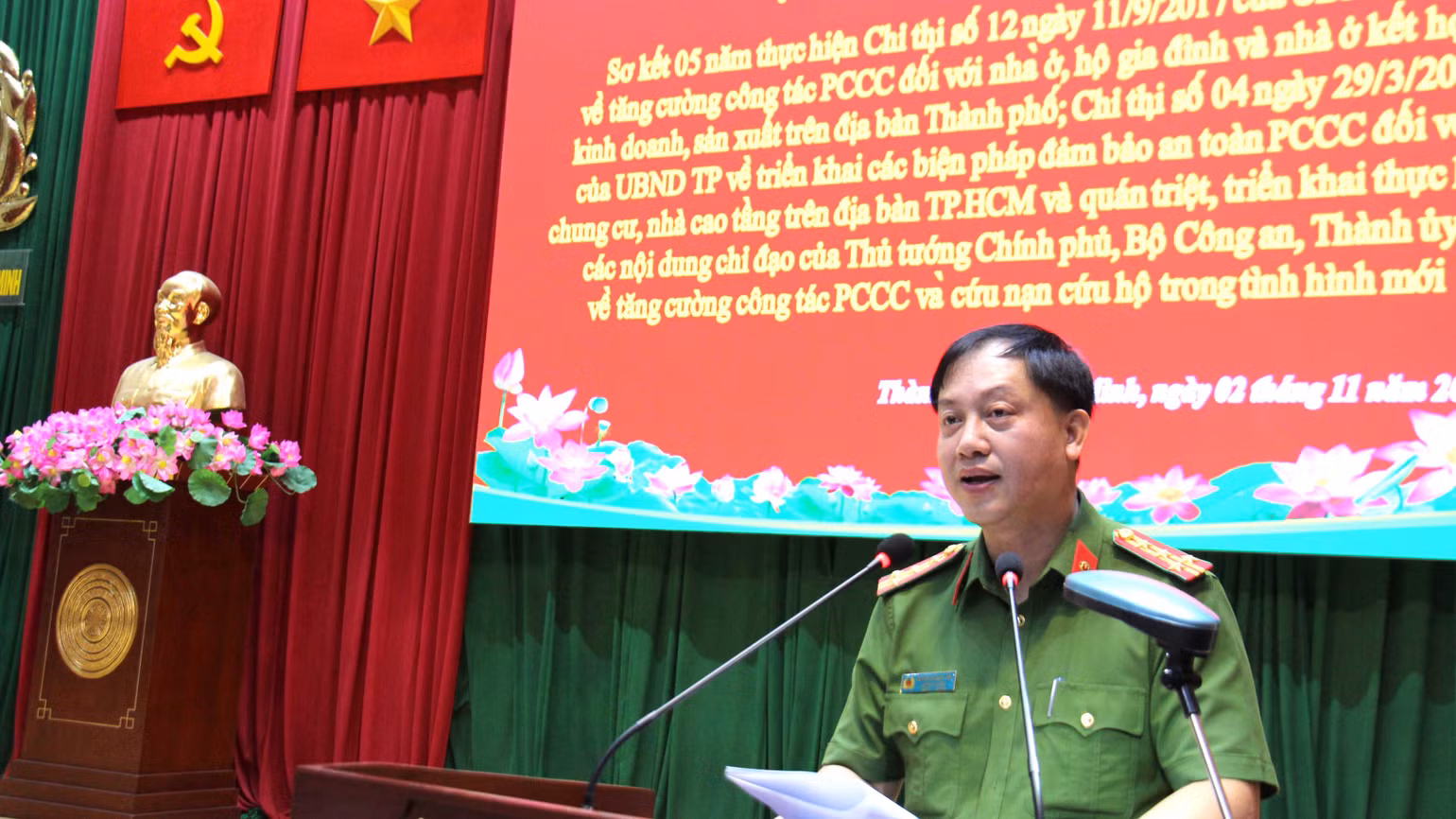 Đại tá Huỳnh Quang Tâm, Trưởng Phòng Cảnh sát phòng cháy, chữa cháy và cứu nạn, cứu hộ (PC07) Công an Thành Phố Hồ Chí Minh thông tin về kết quả kiểm tra nhà chung cư trên địa bàn. Đại tá Huỳnh Quang Tâm, Trưởng Phòng Cảnh sát phòng cháy, chữa cháy và cứu nạn, cứu hộ (PC07) Công an Thành Phố Hồ Chí Minh thông tin về kết quả kiểm tra nhà chung cư trên địa bàn.
