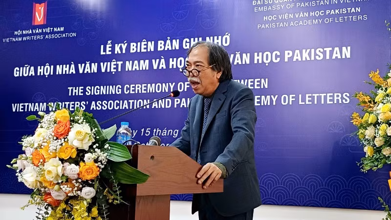 Nhà thơ Nguyễn Quang Thiều - Chủ tịch Hội Nhà văn Việt Nam phát biểu.
