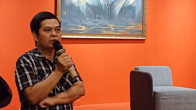 Nhà văn Đào Bá Đoàn, Phó Giám đốc, Tổng Biên tập Nhà xuất bản Hội Nhà văn, xúc động chia sẻ về bộ sách. Nhà văn Đào Bá Đoàn, Phó Giám đốc, Tổng Biên tập Nhà xuất bản Hội Nhà văn, xúc động chia sẻ về bộ sách.
