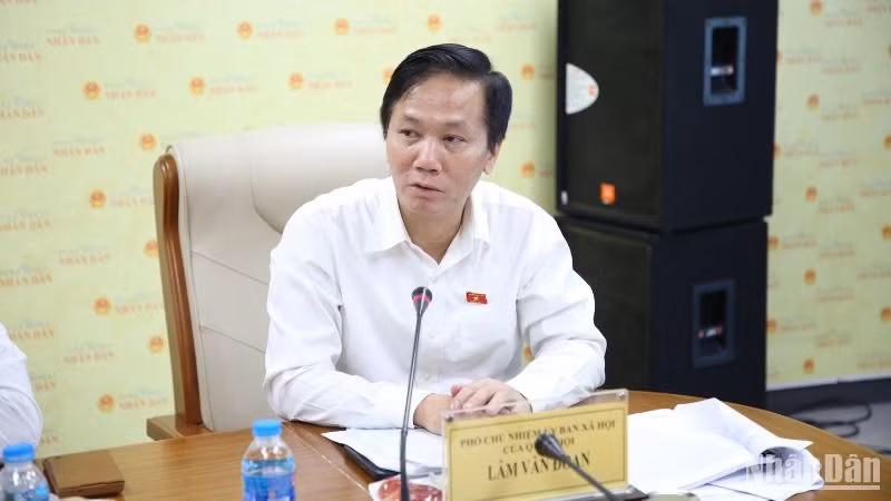 Phó Chủ nhiệm Ủy ban Xã hội của Quốc hội Lâm Văn Đoan. Phó Chủ nhiệm Ủy ban Xã hội của Quốc hội Lâm Văn Đoan.
