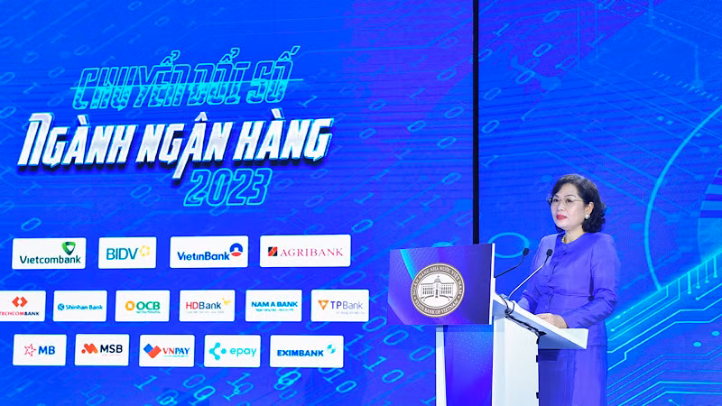 Thống đốc Ngân hàng Nhà nước Nguyễn Thị Hồng phát biểu khai mạc sự kiện. Thống đốc Ngân hàng Nhà nước Nguyễn Thị Hồng phát biểu khai mạc sự kiện.