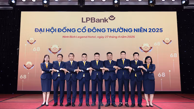 Hội đồng Quản trị và Ban điều hành của Ngân hàng Lộc Phát. Hội đồng Quản trị và Ban điều hành của Ngân hàng Lộc Phát.