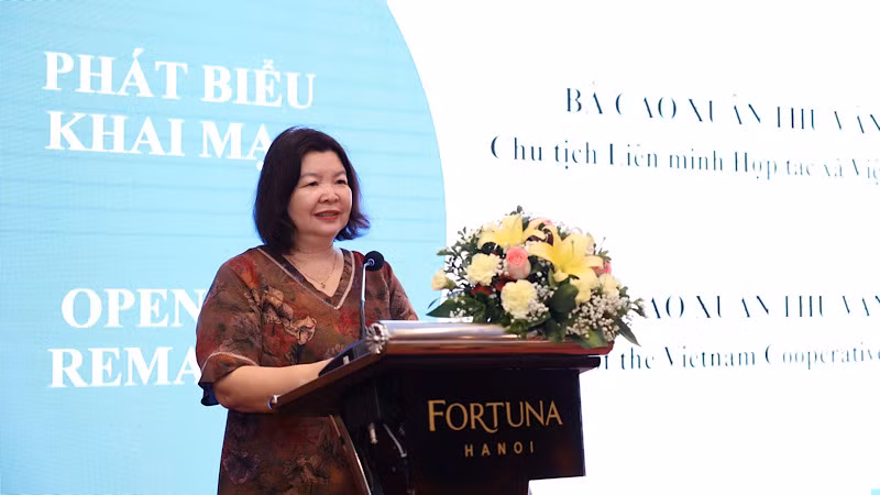 Chủ tịch Liên minh Hợp tác xã Việt Nam Cao Xuân Thu Vân phát biểu khai mạc.