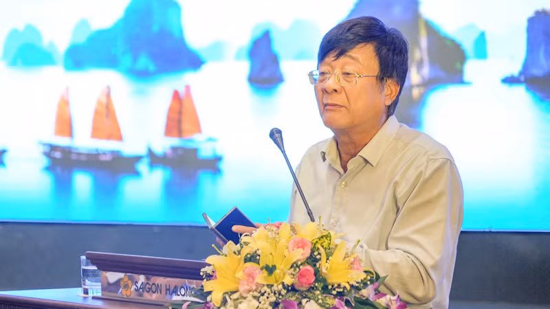 Tiến sĩ Nguyễn Quốc Hùng phát biểu tại Tọa đàm.