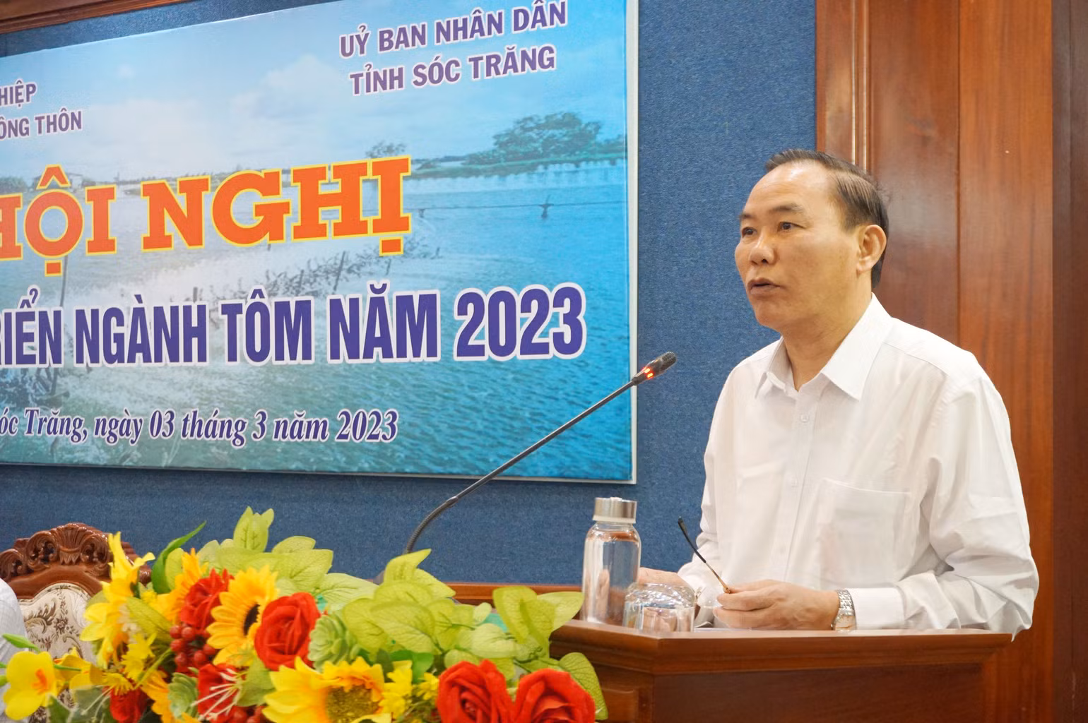 Thứ trưởng Nông Nghiệp và Phát triển nông thôn Phùng Đức Tiến phát biểu tại hội nghị.