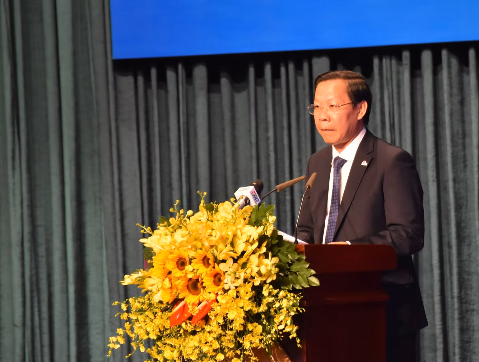 Chủ tịch Ủy ban nhân dân Thành phố Hồ Chí Minh Phan Văn Mãi phát biểu tại buổi lễ. Chủ tịch Ủy ban nhân dân Thành phố Hồ Chí Minh Phan Văn Mãi phát biểu tại buổi lễ.
