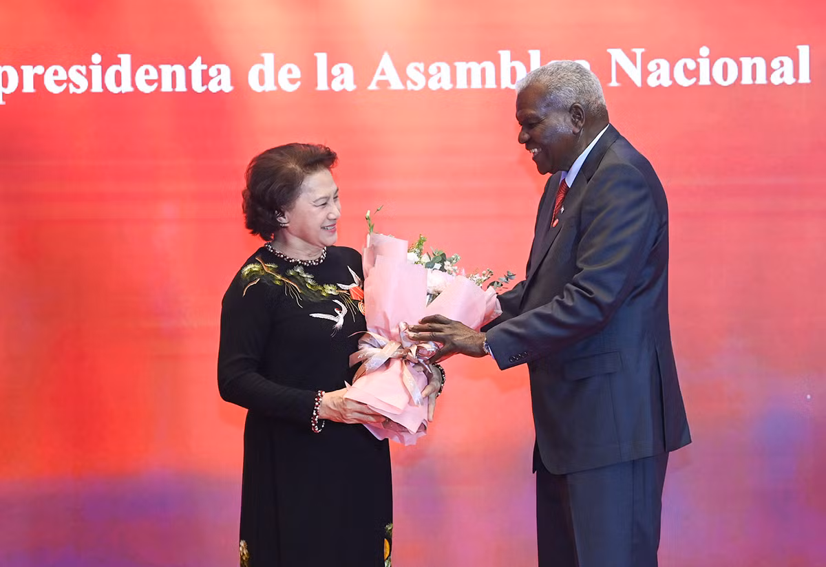 [Ảnh] Lễ trao Huân chương cao quý của nước Cộng hòa Cuba tặng lãnh đạo Quốc hội Việt Nam ảnh 7