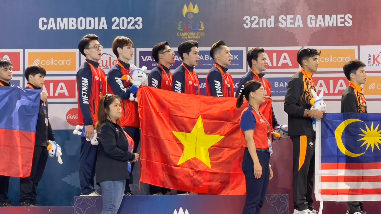Đội tuyển thể dục dụng cụ Việt Nam trên bục nhận Huy chương Vàng. (Ảnh: NGỌC DIỆP) Đội tuyển thể dục dụng cụ Việt Nam trên bục nhận Huy chương Vàng. (Ảnh: NGỌC DIỆP)