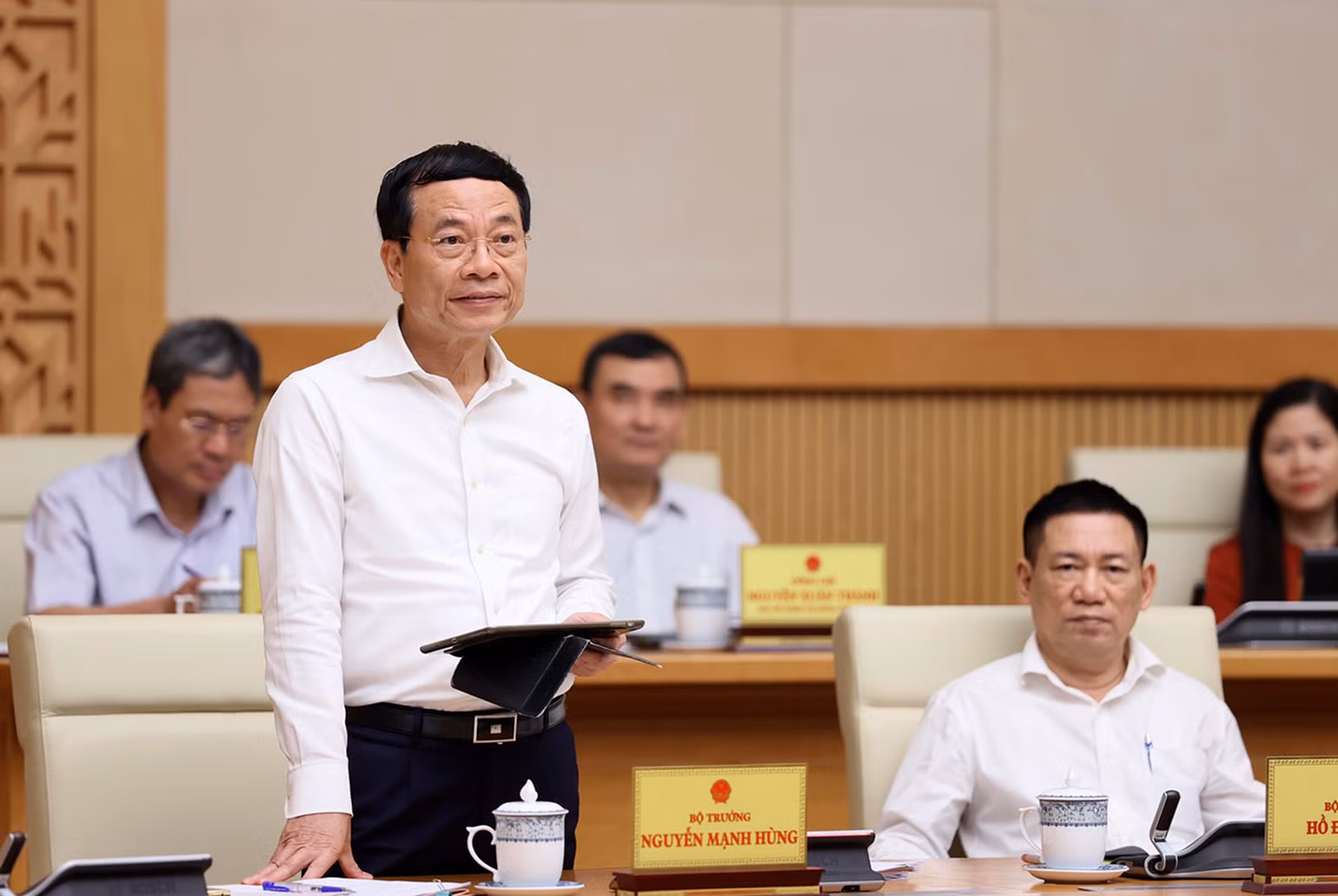 Bộ trưởng Thông tin và Truyền thông Nguyễn Mạnh Hùng phát biểu. Bộ trưởng Thông tin và Truyền thông Nguyễn Mạnh Hùng phát biểu.