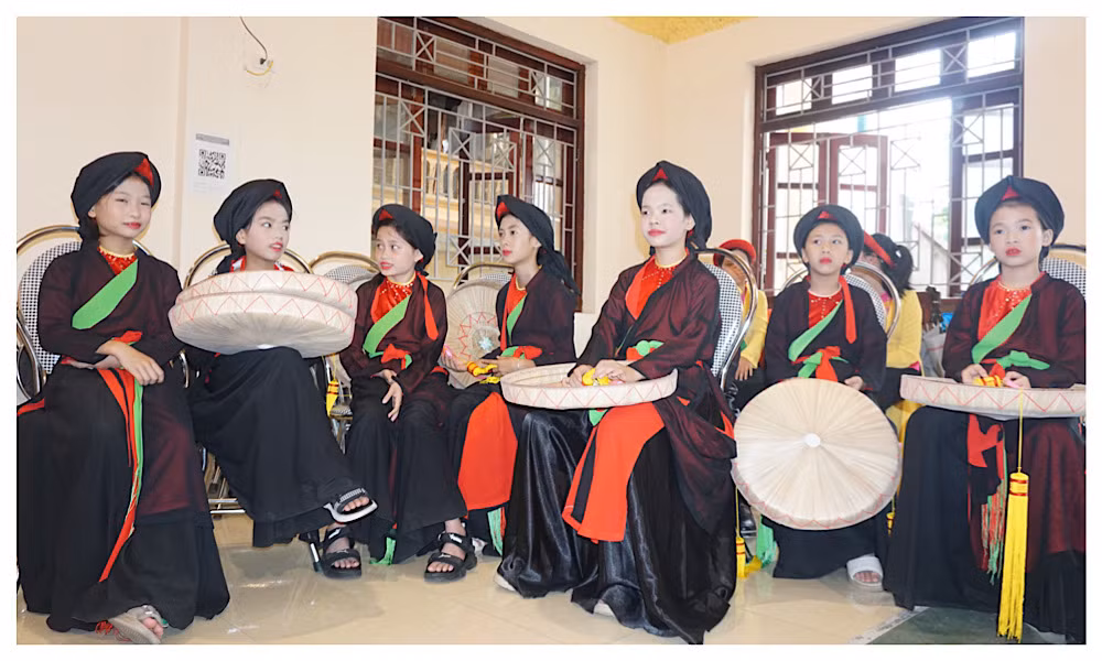 Nhiều học sinh Ninh Sơn (Việt Yên) không chỉ học giỏi mà hát quan họ cũng hay. Nhiều học sinh Ninh Sơn (Việt Yên) không chỉ học giỏi mà hát quan họ cũng hay.