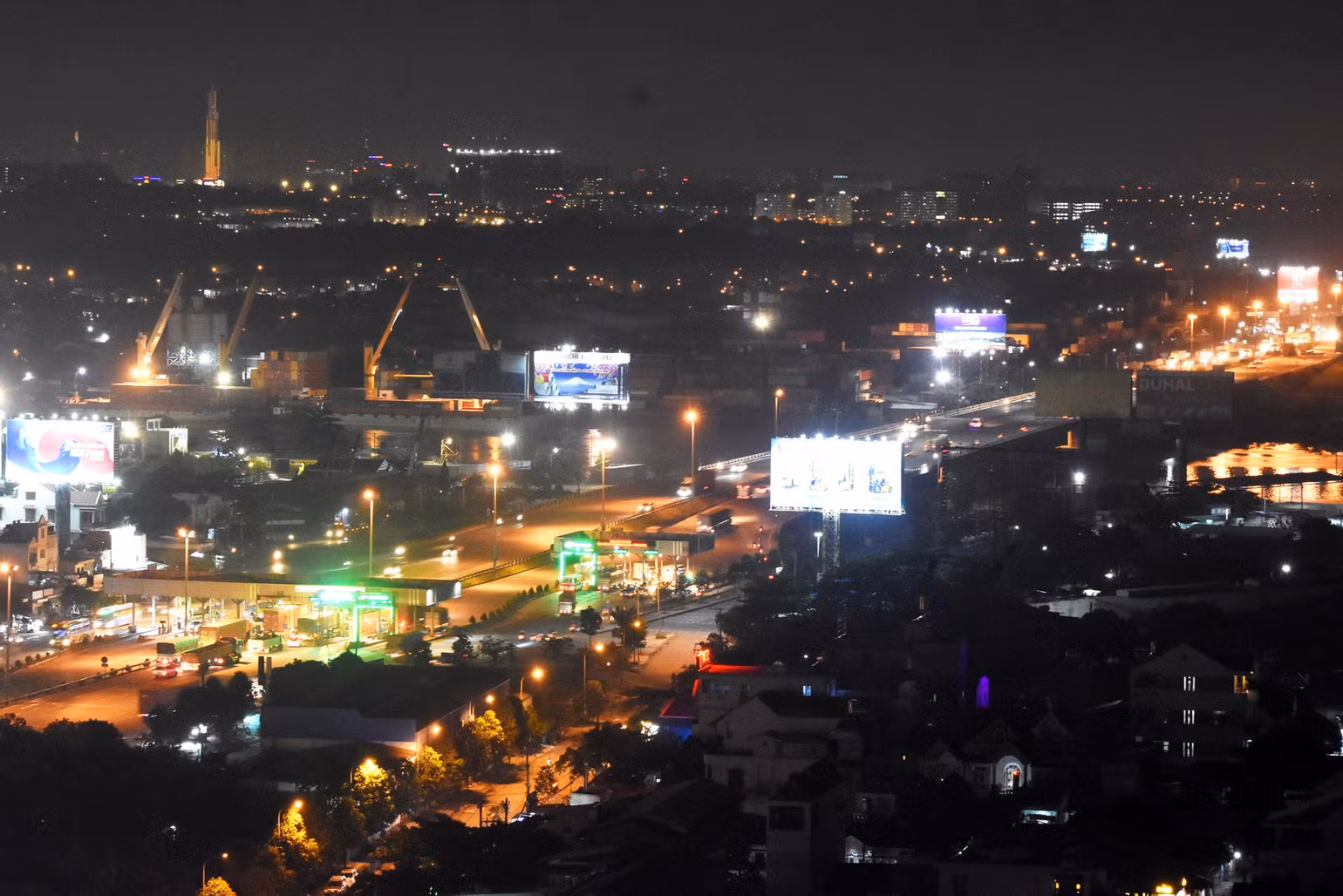 Cầu Đồng Nai trên Quốc lộ 1 kết nối đường bộ giữa tỉnh Đồng Nai và Thành phố Hồ Chí Minh (qua địa phận tỉnh Bình Dương). Cầu Đồng Nai trên Quốc lộ 1 kết nối đường bộ giữa tỉnh Đồng Nai và Thành phố Hồ Chí Minh (qua địa phận tỉnh Bình Dương).