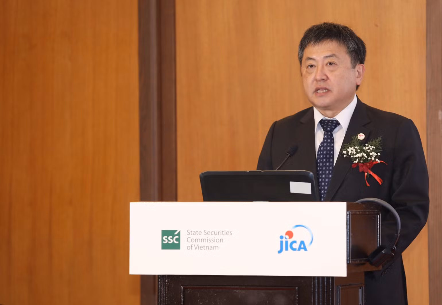 Ông Shimizu Akira, Trưởng Đại diện, Văn phòng JICA Việt Nam, phát biểu tại hội thảo.
