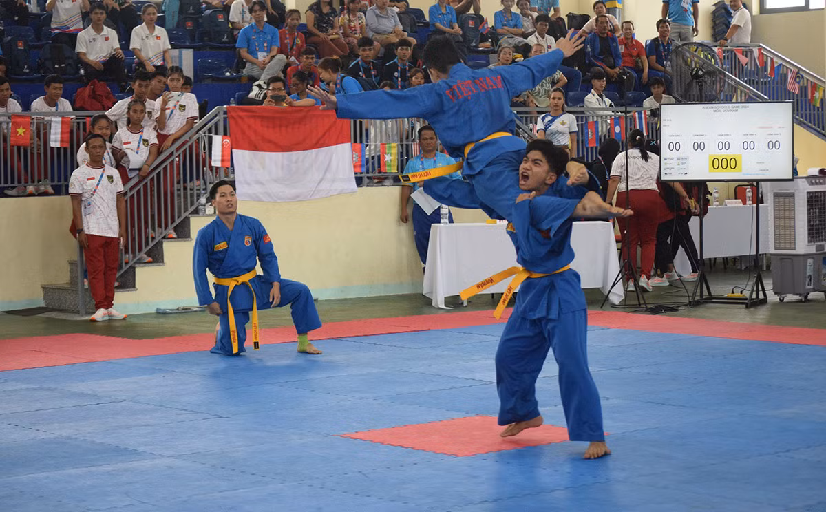 Các vận động viên của đội tuyển Vovinam học sinh Việt Nam thực hiện phần thi biểu diễn đòn chân tấn công. Các vận động viên của đội tuyển Vovinam học sinh Việt Nam thực hiện phần thi biểu diễn đòn chân tấn công.