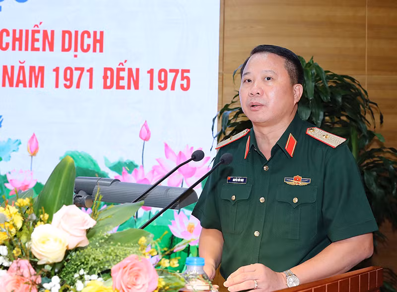 Thiếu tướng, Tiến sĩ Nguyễn Hữu Ngọc phát biểu tại hội thảo. Thiếu tướng, Tiến sĩ Nguyễn Hữu Ngọc phát biểu tại hội thảo.