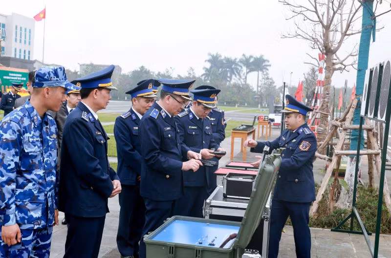 Thủ trưởng Bộ Tư lệnh Cảnh sát biển tham quan mô hình, học cụ phục vụ huấn luyện năm 2025.
