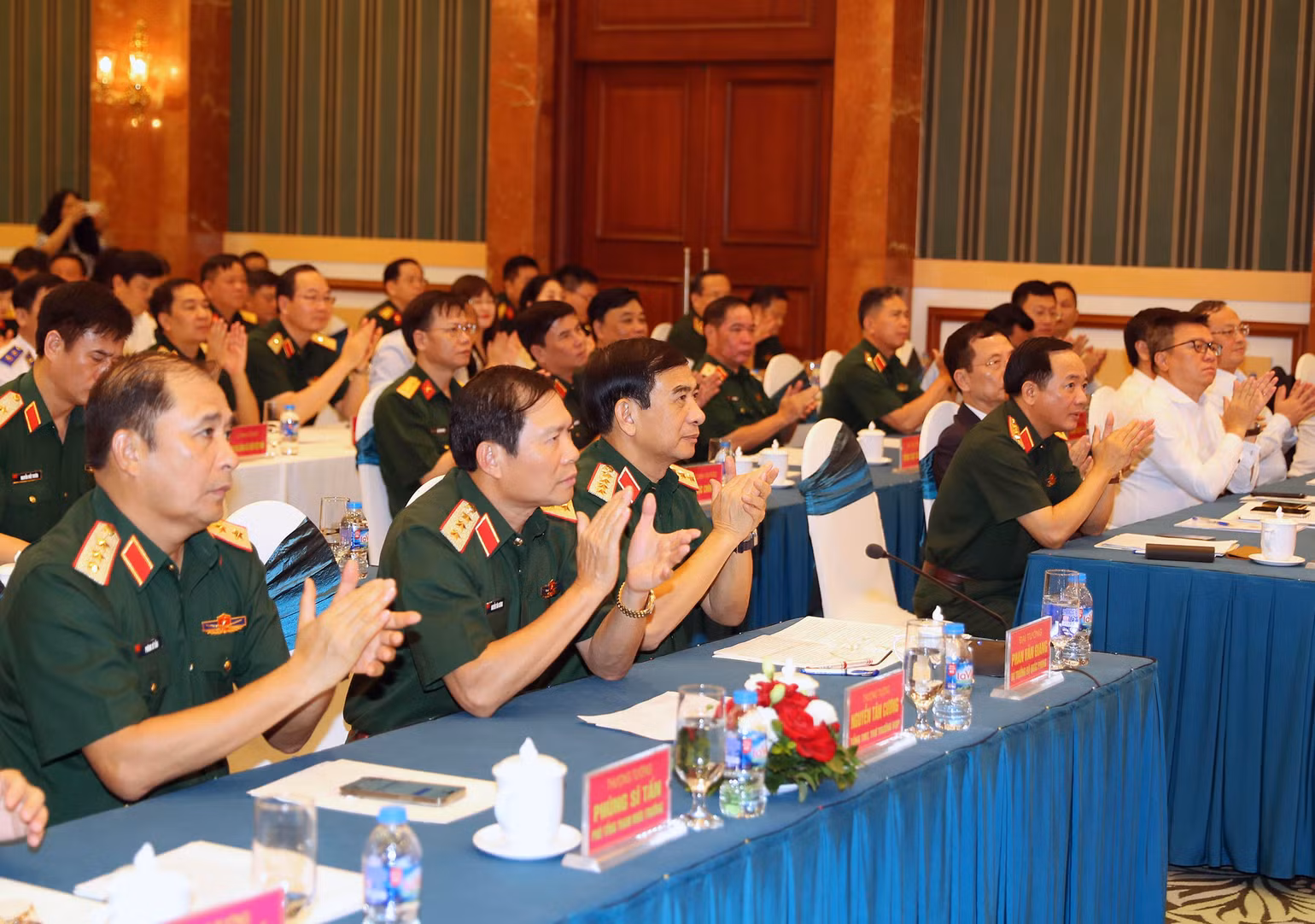 Các đại biểu tham dự buổi gặp mặt. Các đại biểu tham dự buổi gặp mặt.