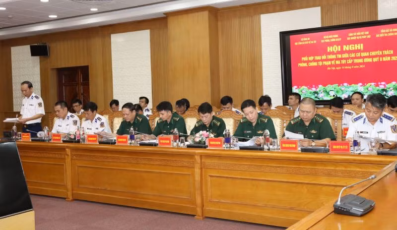 Đại diện các cơ quan chuyên trách phòng, chống tội phạm về ma túy cấp Trung ương tham dự hội nghị. Đại diện các cơ quan chuyên trách phòng, chống tội phạm về ma túy cấp Trung ương tham dự hội nghị.