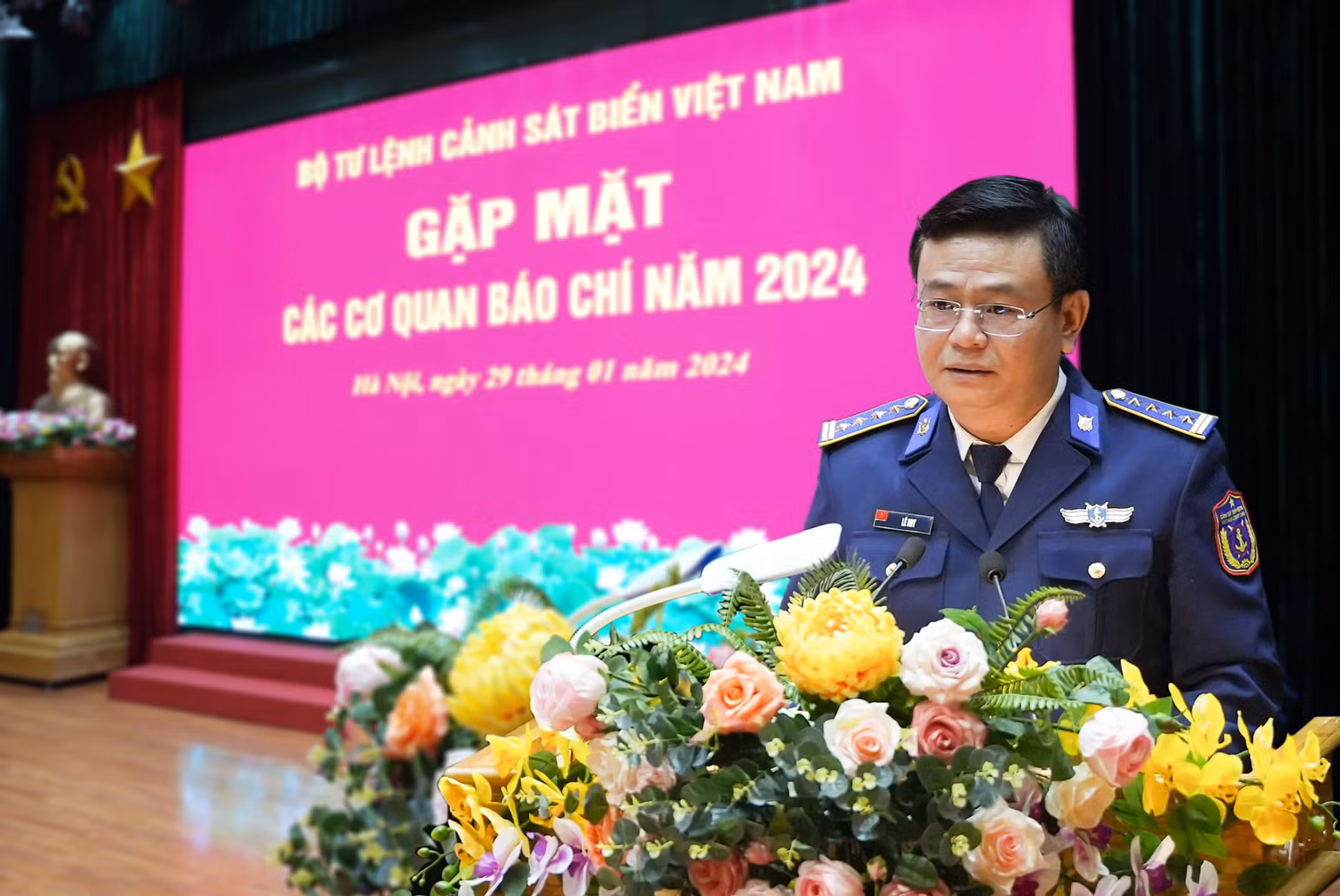 Đại tá Lê Huy, Phó Chủ nhiệm Chính trị Cảnh sát biển phát biểu tại buổi gặp mặt. Đại tá Lê Huy, Phó Chủ nhiệm Chính trị Cảnh sát biển phát biểu tại buổi gặp mặt.