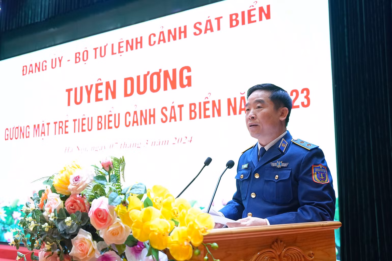 Trung tướng Bùi Quốc Oai, Bí thư Đảng ủy, Chính ủy Cảnh sát biển phát biểu tại buổi tuyên dương.