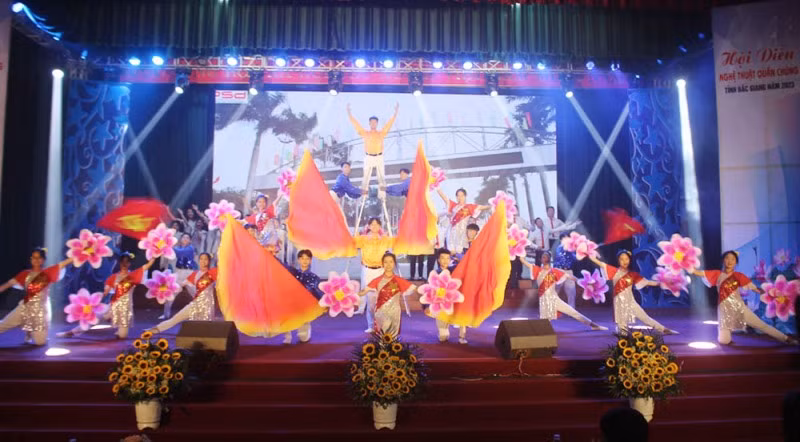 Một tiết mục văn nghệ tại hội diễn. Một tiết mục văn nghệ tại hội diễn.