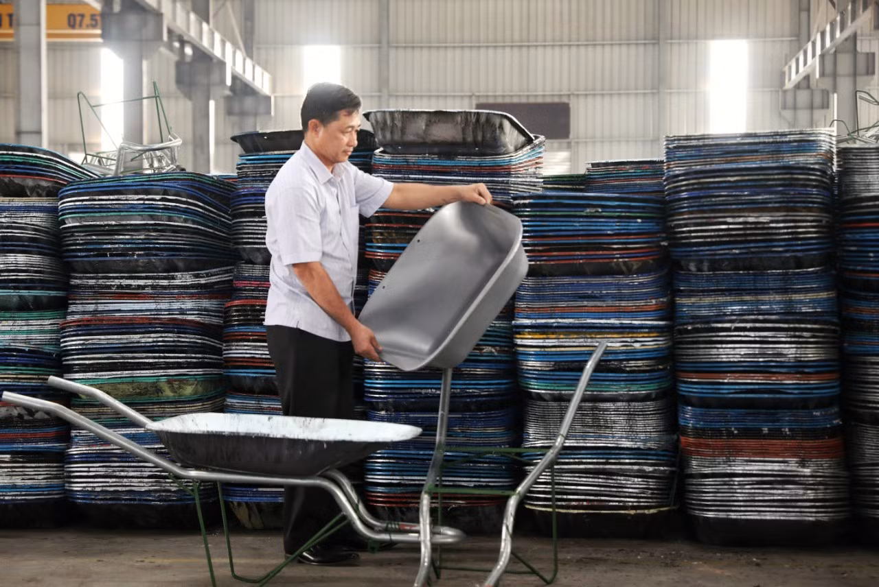 Áp dụng công nghệ hiện đại giúp anh Hùng sản xuất xe rùa hàng loạt