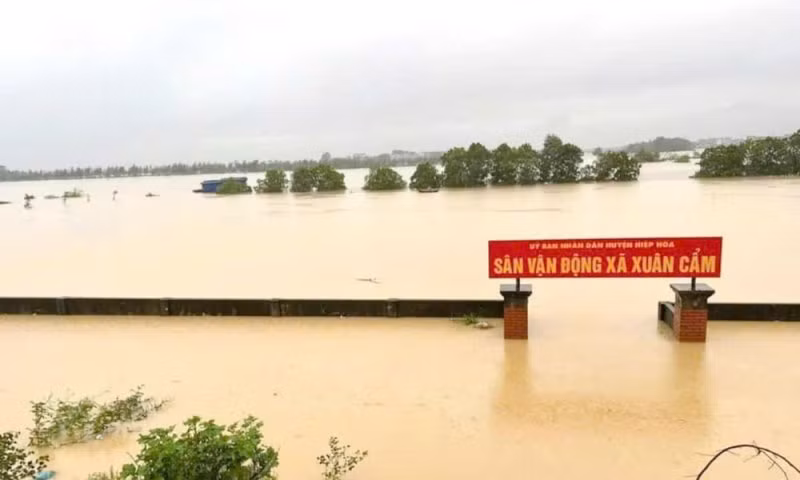 Nước sông dâng cao gây ngập úng nhiều địa phương Bắc Giang.