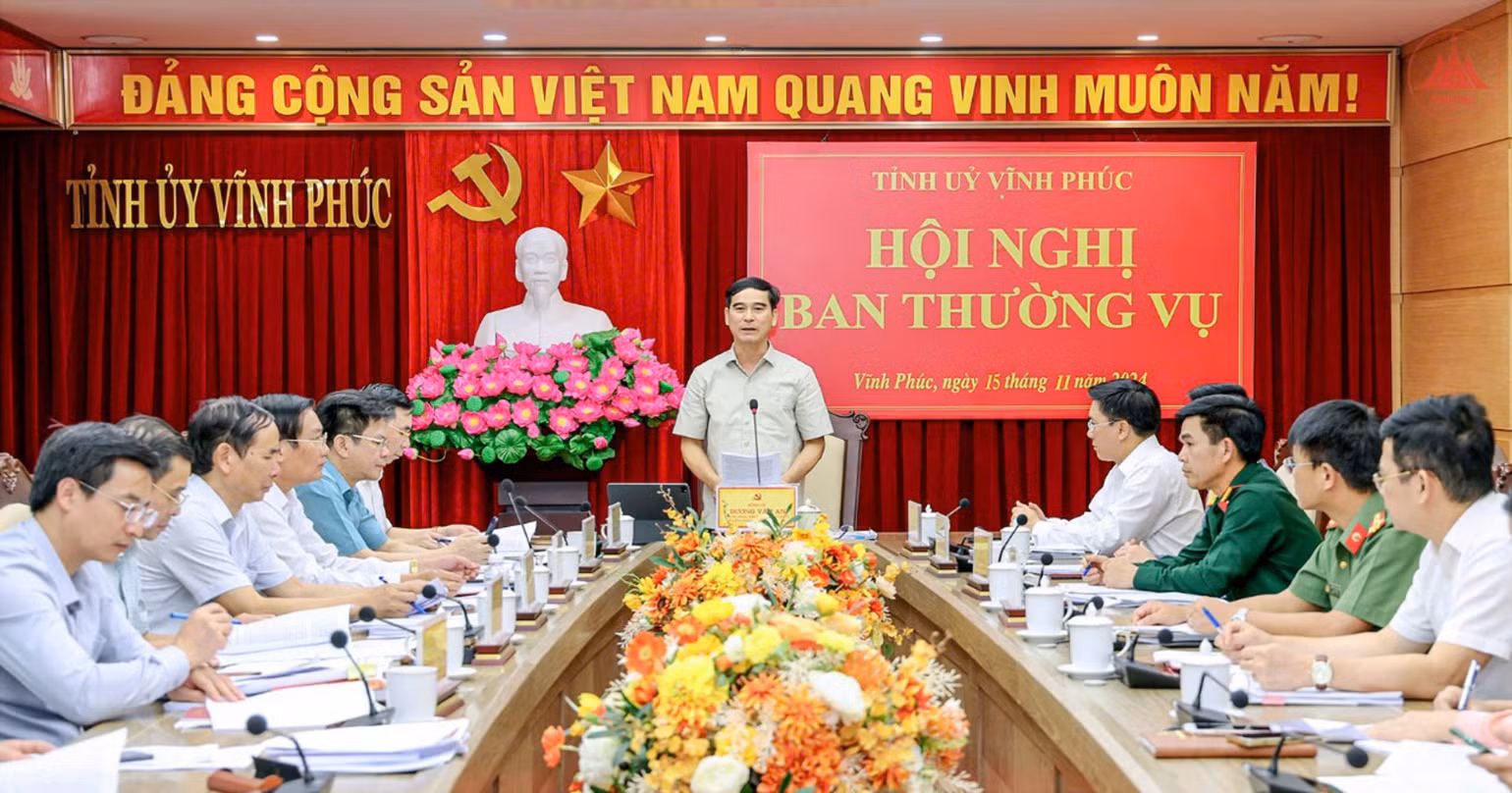 Ban Thường vụ Tỉnh ủy Vĩnh Phúc họp chuẩn bị xây dựng văn kiện Đại hội Đảng bộ tỉnh. Ban Thường vụ Tỉnh ủy Vĩnh Phúc họp chuẩn bị xây dựng văn kiện Đại hội Đảng bộ tỉnh.