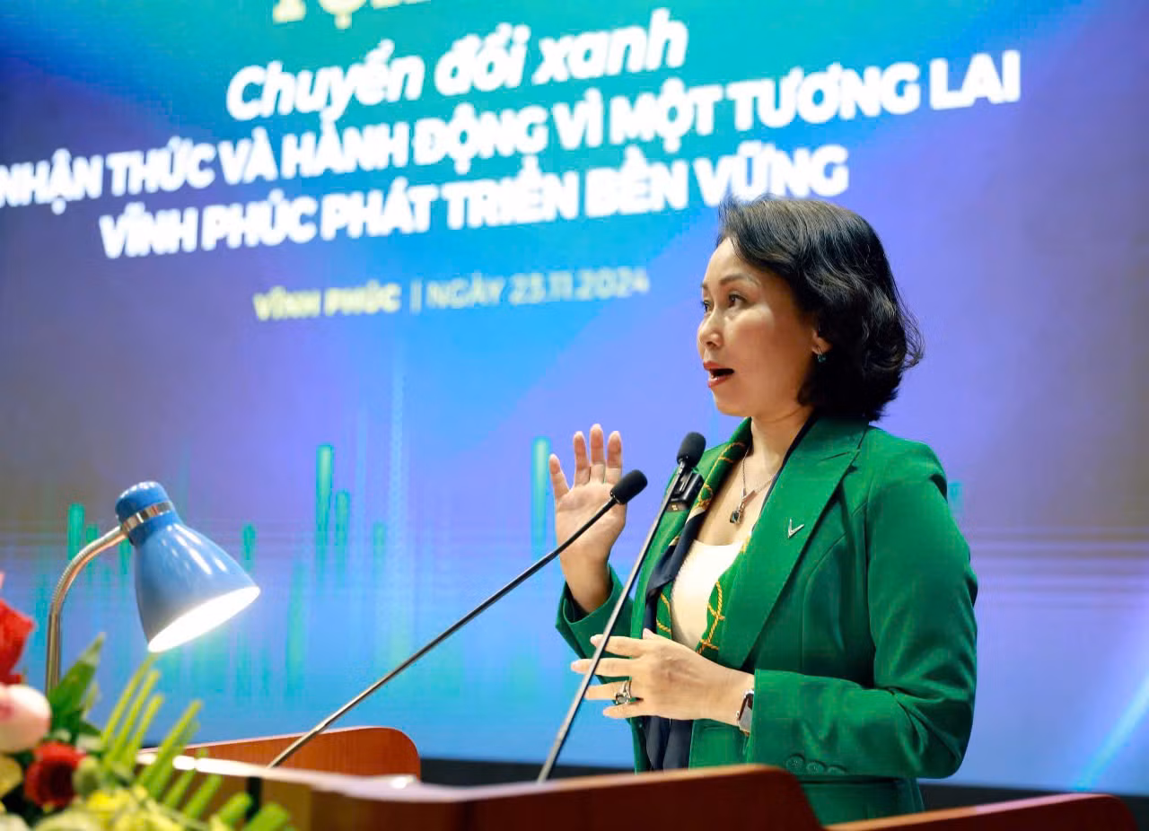 Bà Lê Thị Thu Thủy, Phó Chủ tịch Tập đoàn Vingroup kiêm Chủ tịch VinFast Toàn cầu phát biểu tại hội thảo.