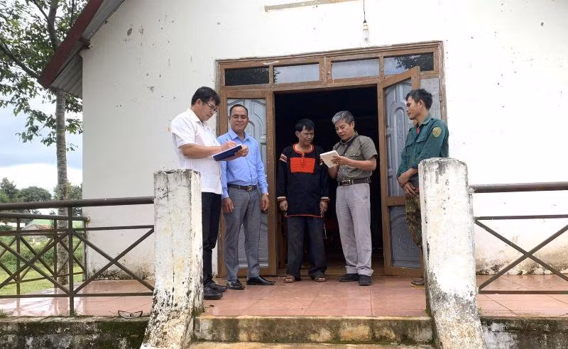 Ban chủ nhiệm nhiều thôn, buôn cho rằng, để Nhà văn hóa cộng đồng hoạt động hiệu quả cần phải được cấp các trang thiết bị và bàn ghế cần thiết. Ban chủ nhiệm nhiều thôn, buôn cho rằng, để Nhà văn hóa cộng đồng hoạt động hiệu quả cần phải được cấp các trang thiết bị và bàn ghế cần thiết.