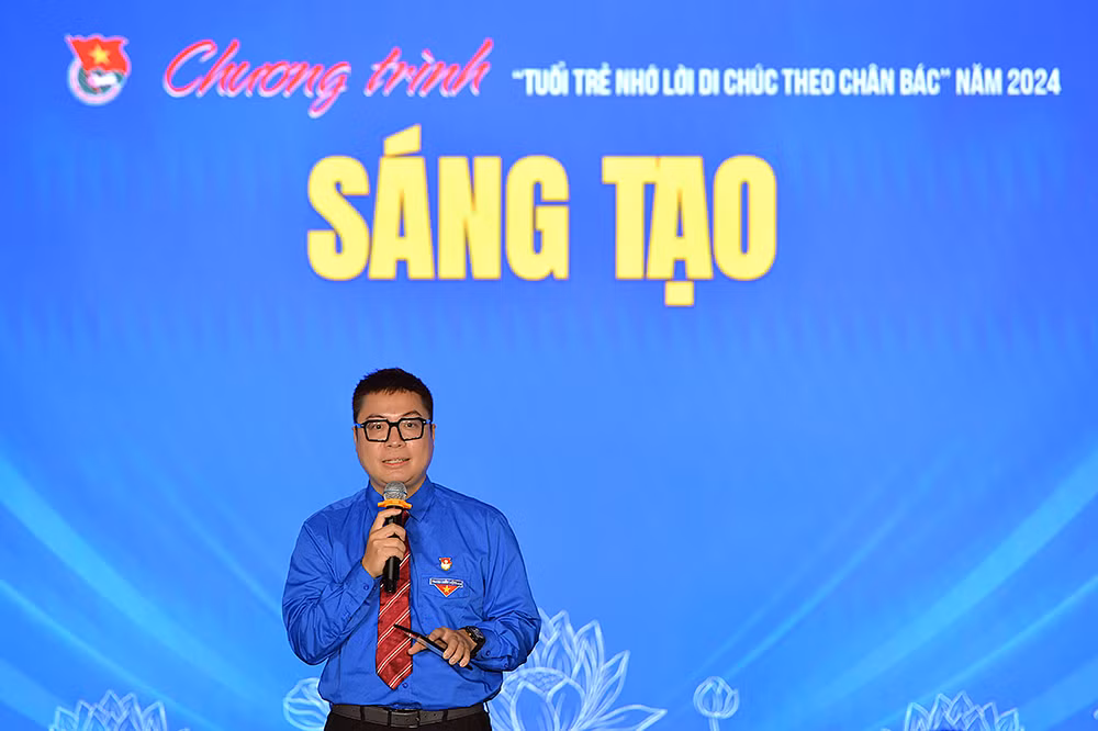 Đồng chí Đặng Cao Cường với bài tham luận truyền cảm hứng đến các đại biểu.