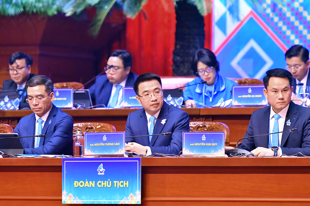 Đồng chí Nguyễn Tường Lâm và các Ủy viên Đoàn Chủ tịch Đại hội. Đồng chí Nguyễn Tường Lâm và các Ủy viên Đoàn Chủ tịch Đại hội.