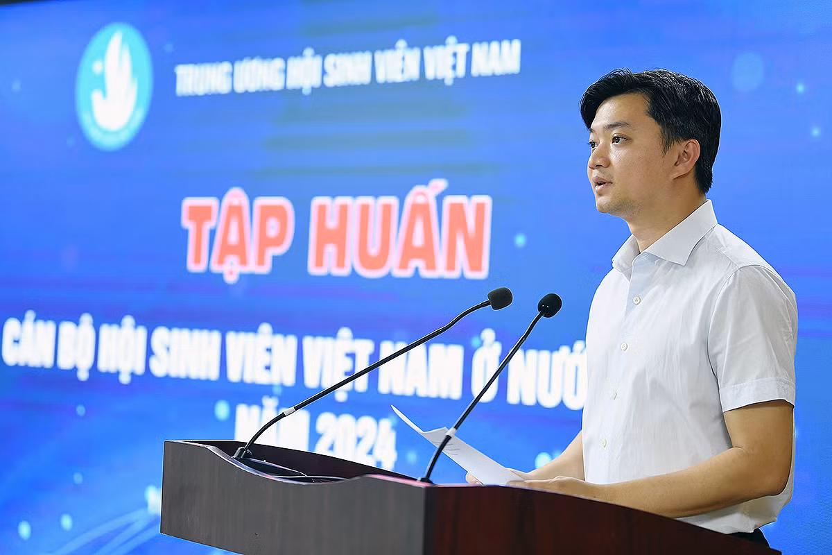 Đồng chí Nguyễn Minh Triết phát biểu ý kiến tại chương trình. Đồng chí Nguyễn Minh Triết phát biểu ý kiến tại chương trình.