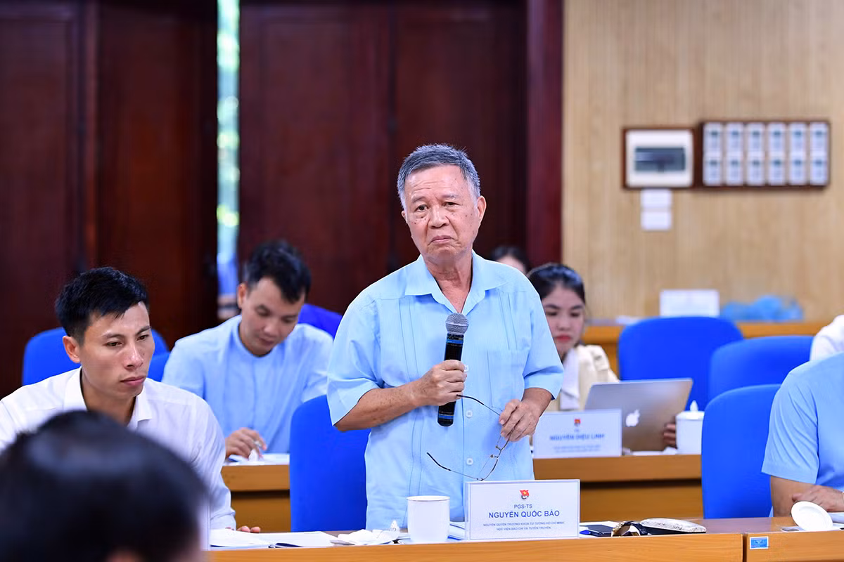 Các đại biểu tham luận, cho ý kiến về thực trạng sinh hoạt chi đoàn trong khối trường học hiện nay.