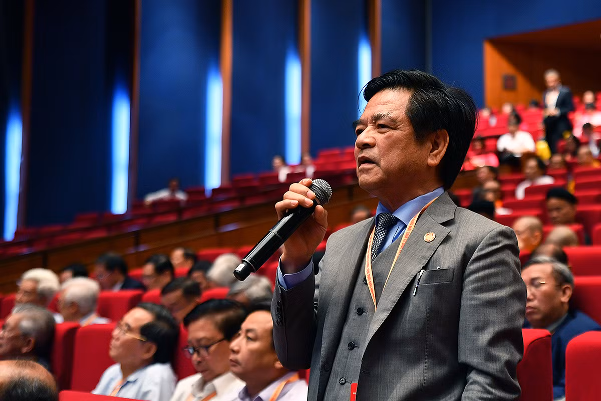 Các đại biểu đóng góp ý kiến về Điều lệ Mặt trận Tổ quốc Việt Nam (sửa đổi). Các đại biểu đóng góp ý kiến về Điều lệ Mặt trận Tổ quốc Việt Nam (sửa đổi).