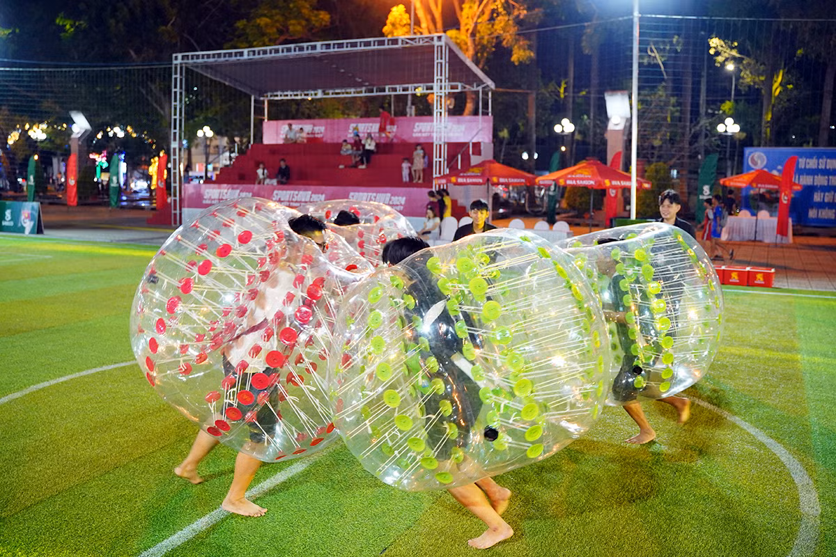 Ngoài bóng đá, có rất nhiều hoạt động nâng cao thể chất, gắn kết cộng đồng đã được triển khai. Ngoài bóng đá, có rất nhiều hoạt động nâng cao thể chất, gắn kết cộng đồng đã được triển khai.