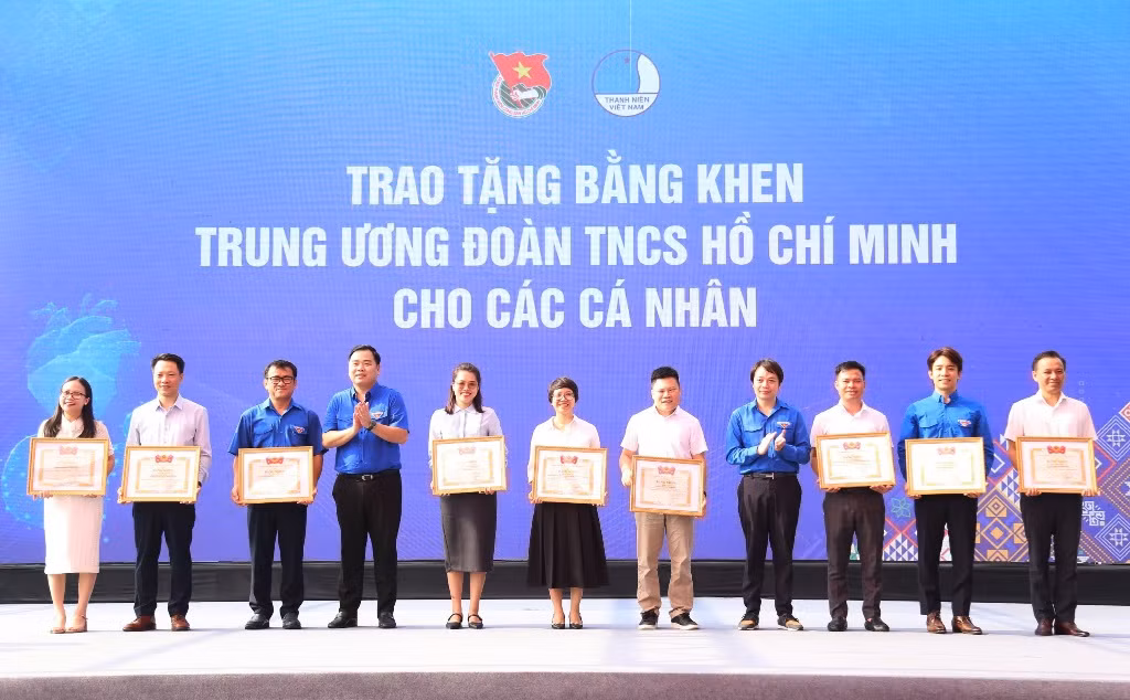 Các cá nhân tiêu biểu nhận Bằng khen của Trung ương Đoàn.