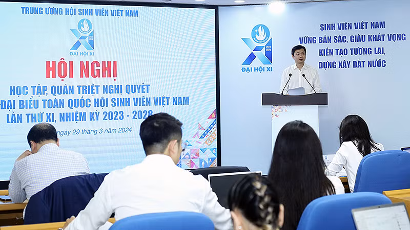 Đồng chí Nguyễn Minh Triết phát biểu ý kiến tại Hội nghị.