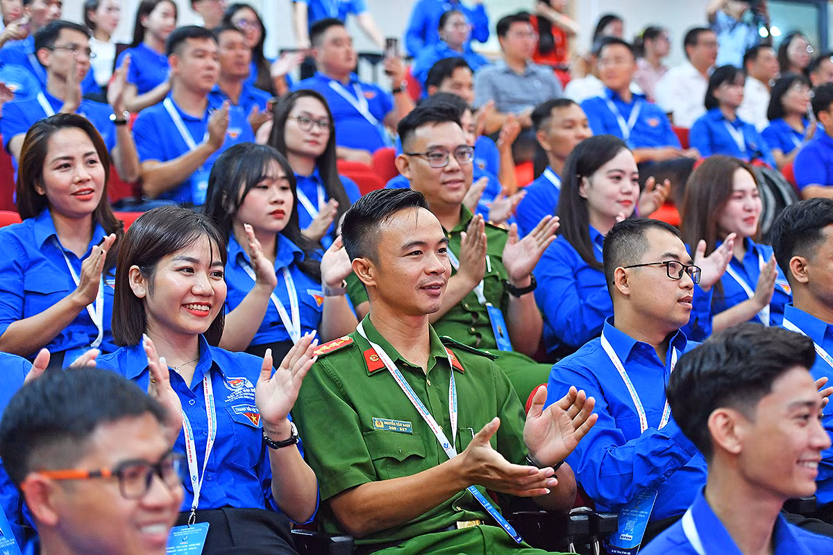 Không khí sôi nổi trong các đại biểu.