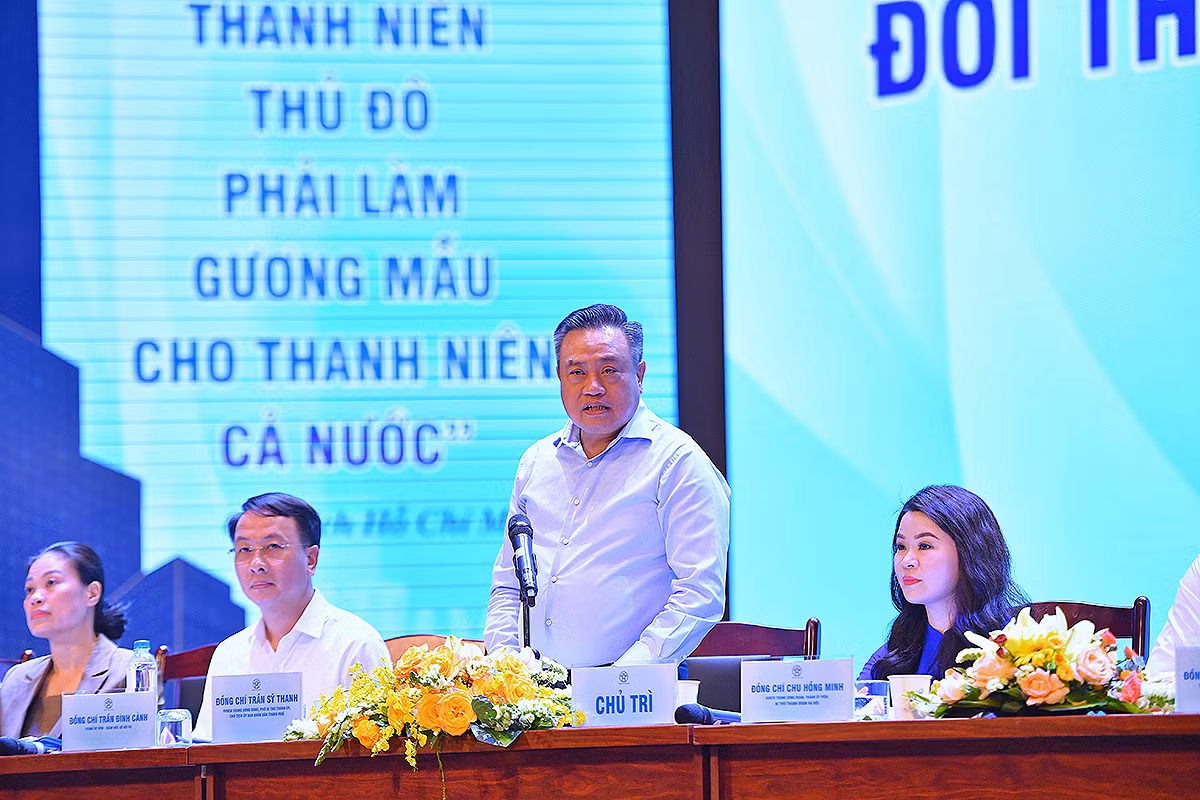 Đồng chí Trần Sỹ Thanh phát biểu giải đáp các ý kiến, thắc mắc của đại biểu tại Hội nghị.