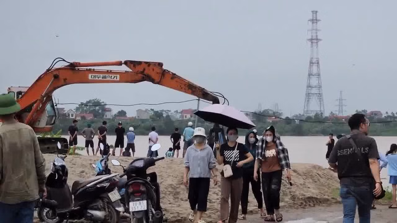 Quân đội đã huy động lực lượng sẵn sàng. Quân đội đã huy động lực lượng sẵn sàng.