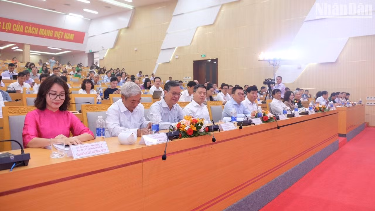 Các đại biểu về dự hội thảo. Các đại biểu về dự hội thảo.