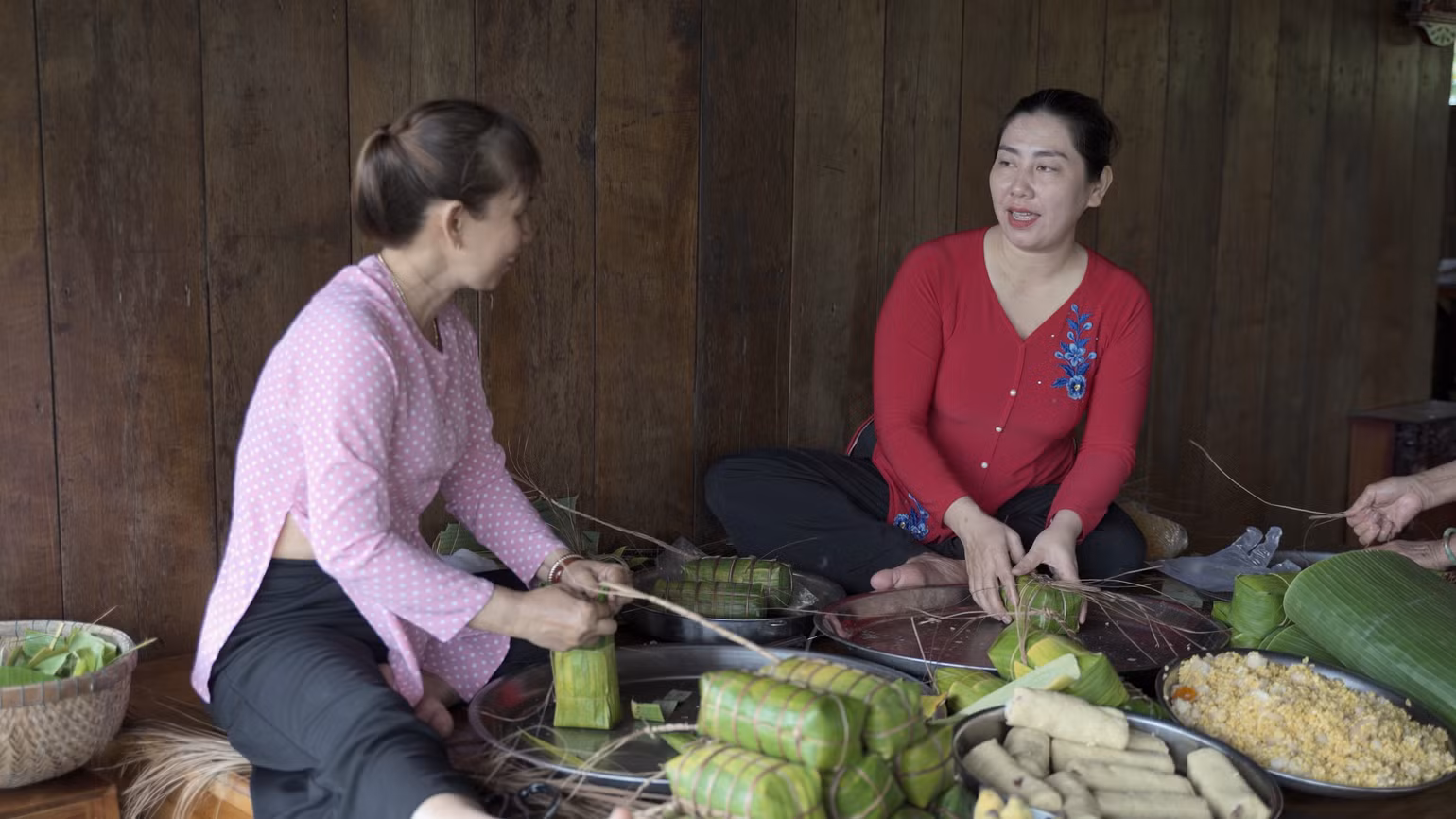 Những câu chuyện thú vị về bánh dân gian Nam Bộ được truyền qua các thế hệ, chứa đựng thông điệp về tình yêu thương, sự gắn bó và lòng hiếu khách ấm áp của người dân nơi đây. Những câu chuyện thú vị về bánh dân gian Nam Bộ được truyền qua các thế hệ, chứa đựng thông điệp về tình yêu thương, sự gắn bó và lòng hiếu khách ấm áp của người dân nơi đây.