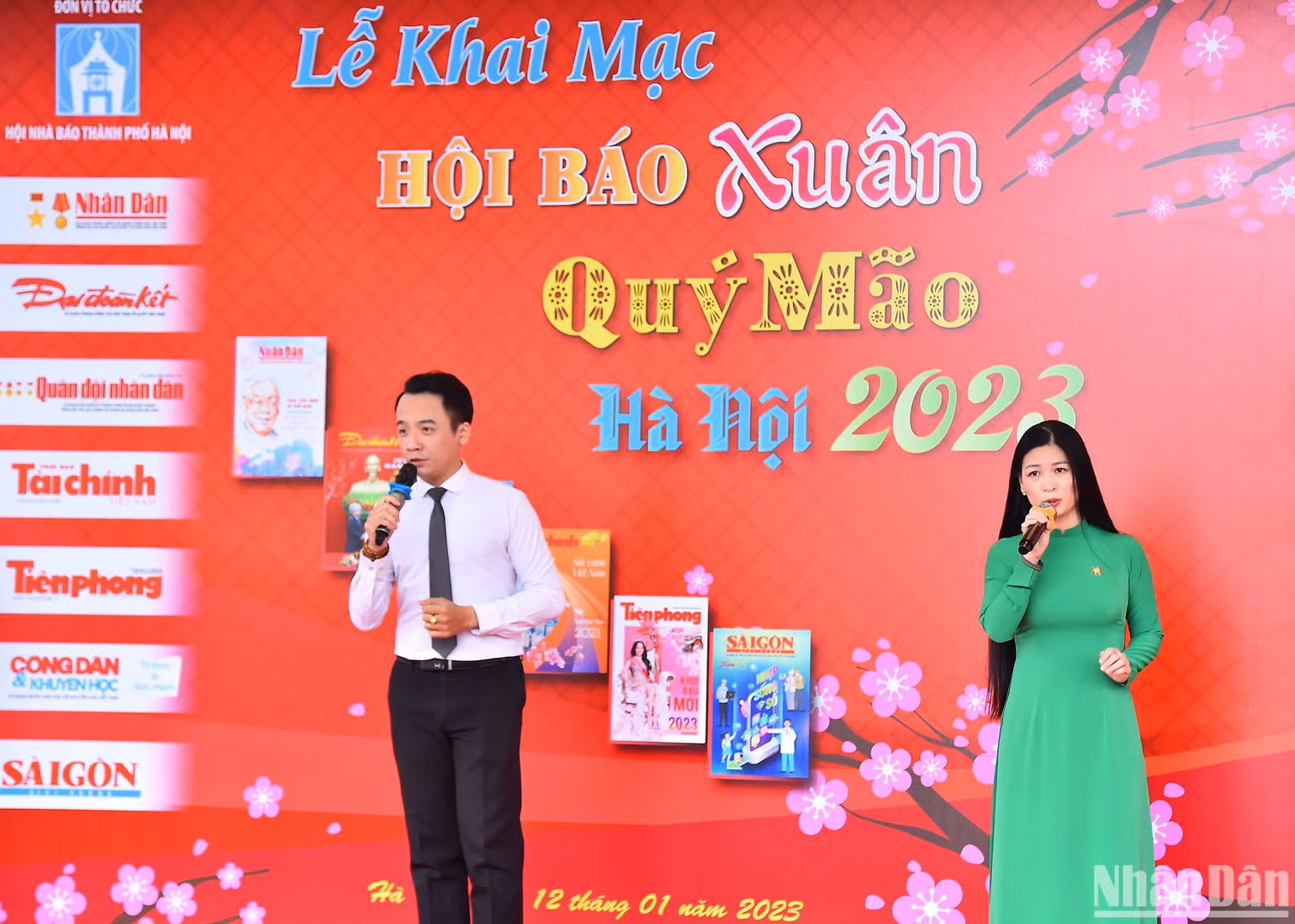 Tiết mục văn nghệ chào mừng hội báo do các phóng viên, biên tập viên Đài Phát thanh - Truyền hình Hà Nội biểu diễn. Tiết mục văn nghệ chào mừng hội báo do các phóng viên, biên tập viên Đài Phát thanh - Truyền hình Hà Nội biểu diễn.