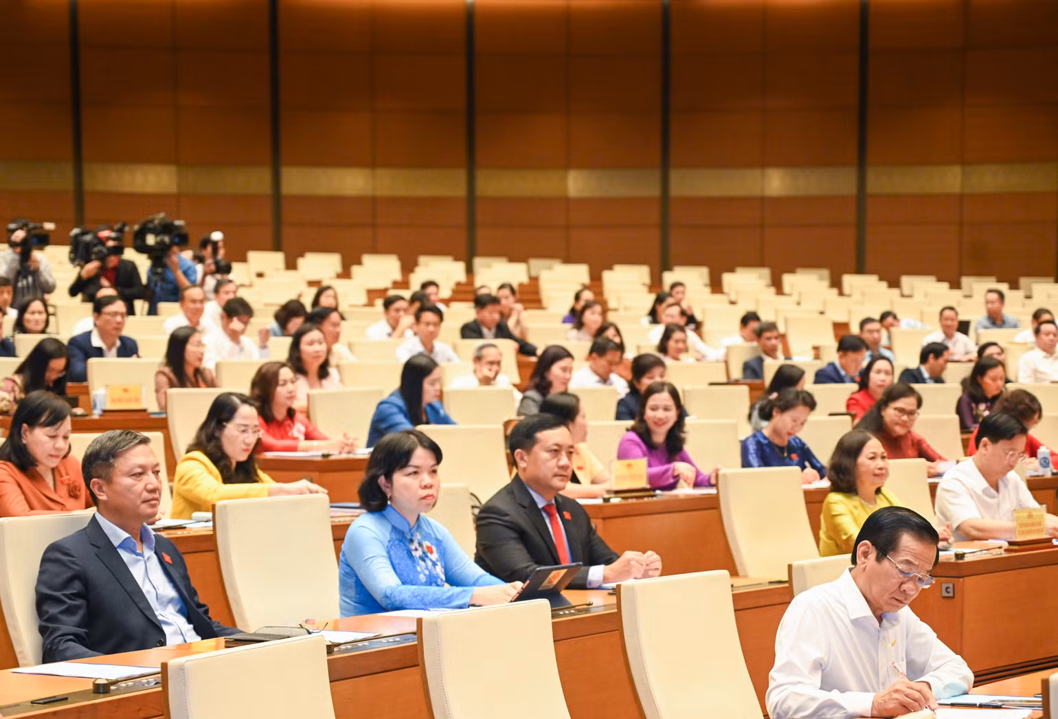 Các đại biểu Quốc hội tham dự hội nghị. Các đại biểu Quốc hội tham dự hội nghị.