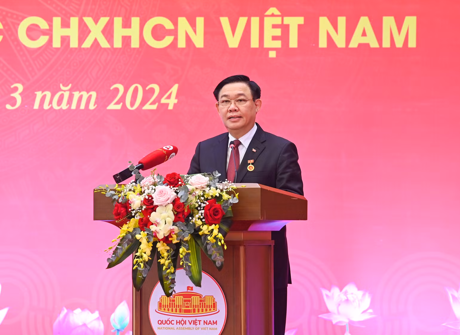Chủ tịch Quốc hội Vương Đình Huệ phát biểu tại buổi lễ. Chủ tịch Quốc hội Vương Đình Huệ phát biểu tại buổi lễ.